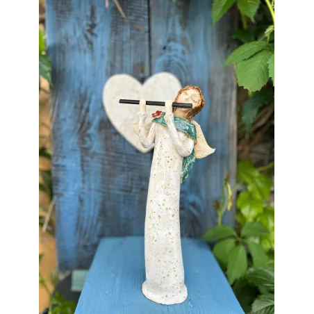 Figurka ceramiczna ręcznie wykonana anioł z fletnią dekoracja do domu